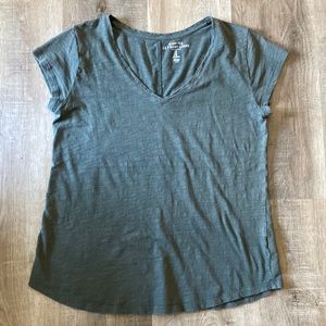 green GAP tee